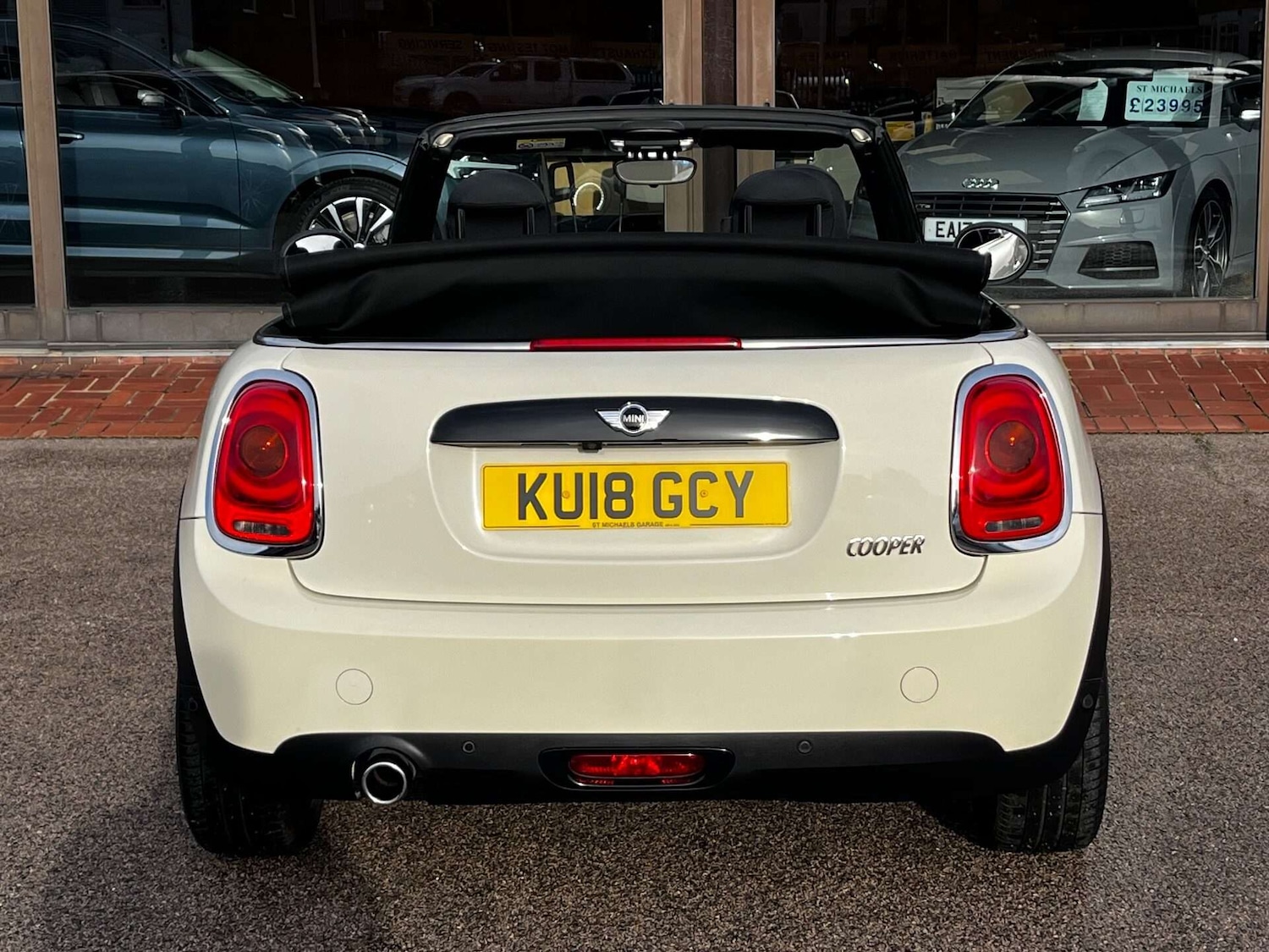 Used MINI Convertible 2018 for sale - 76905237: Photo 6