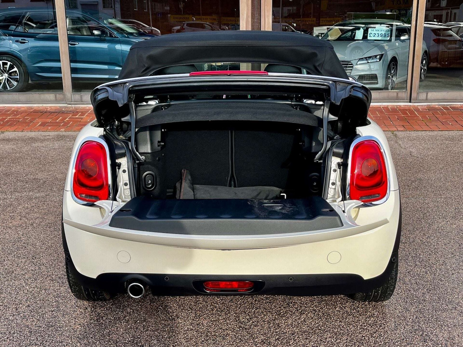 Used MINI Convertible 2018 for sale - 76905237: Photo 68