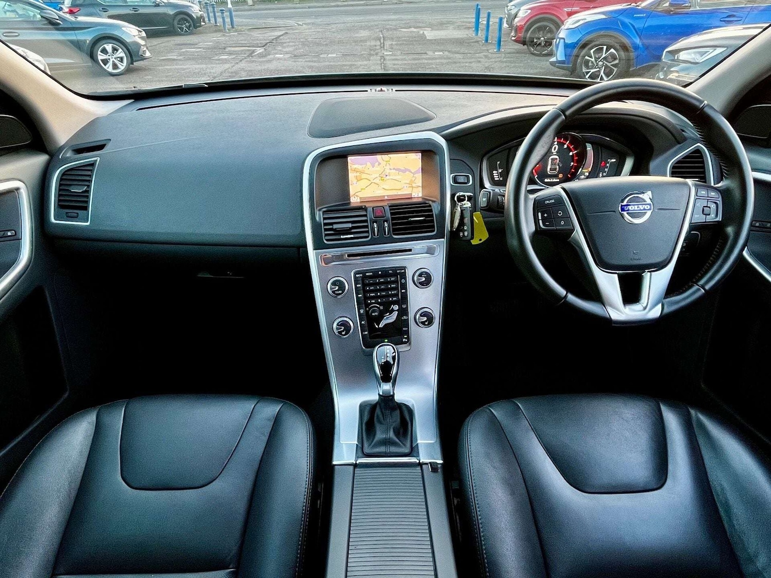 Used Volvo XC60 2017 for sale - 76905371: Photo 2