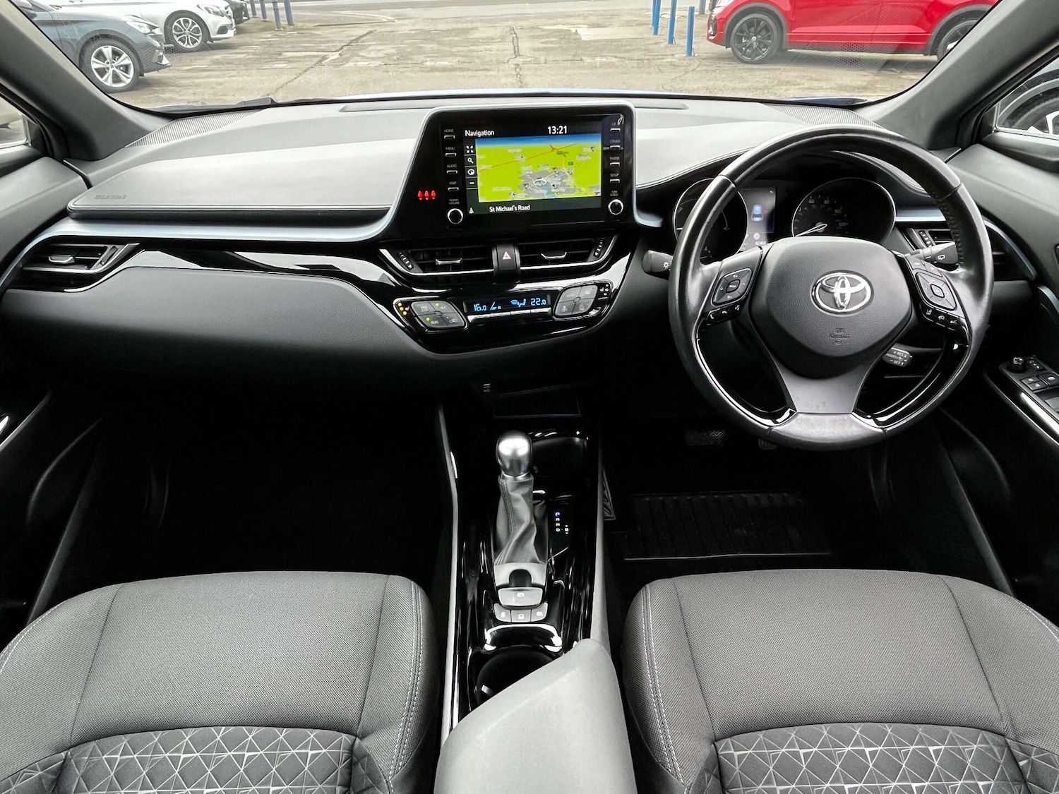 Used Toyota C-HR 2021 for sale - 76957756: Photo 2