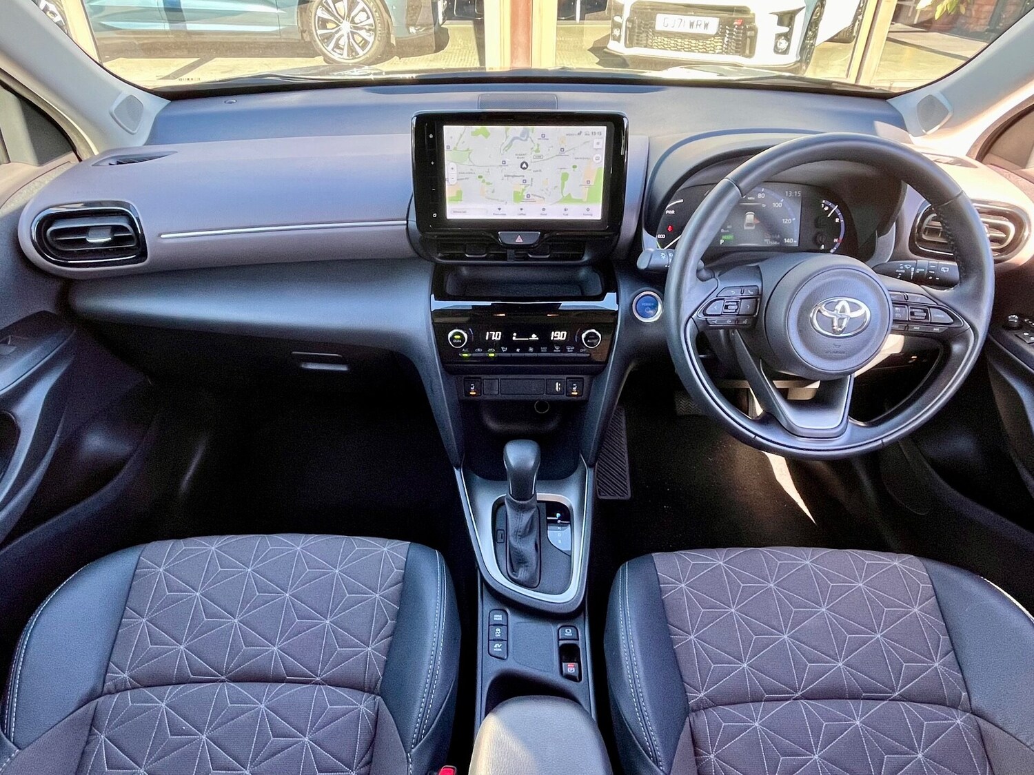 Used Toyota Yaris Cross 2022 for sale - 76352366: Photo 2