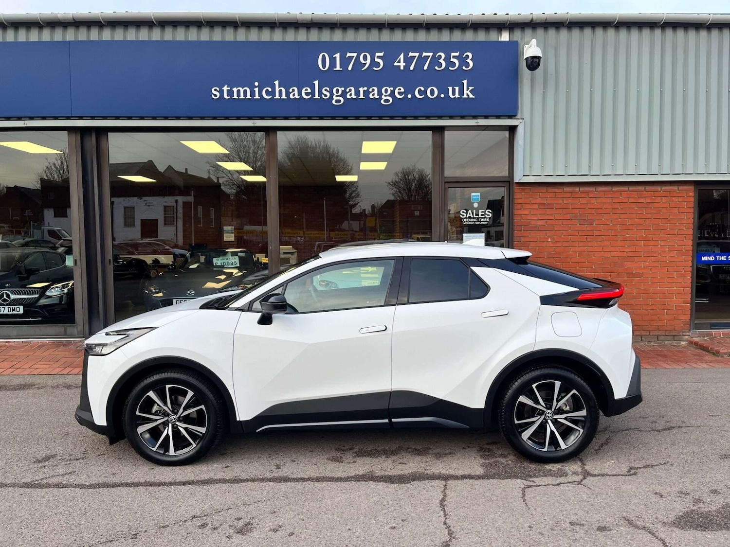 Used Toyota C-HR 2024 for sale - 76905308: Photo 11