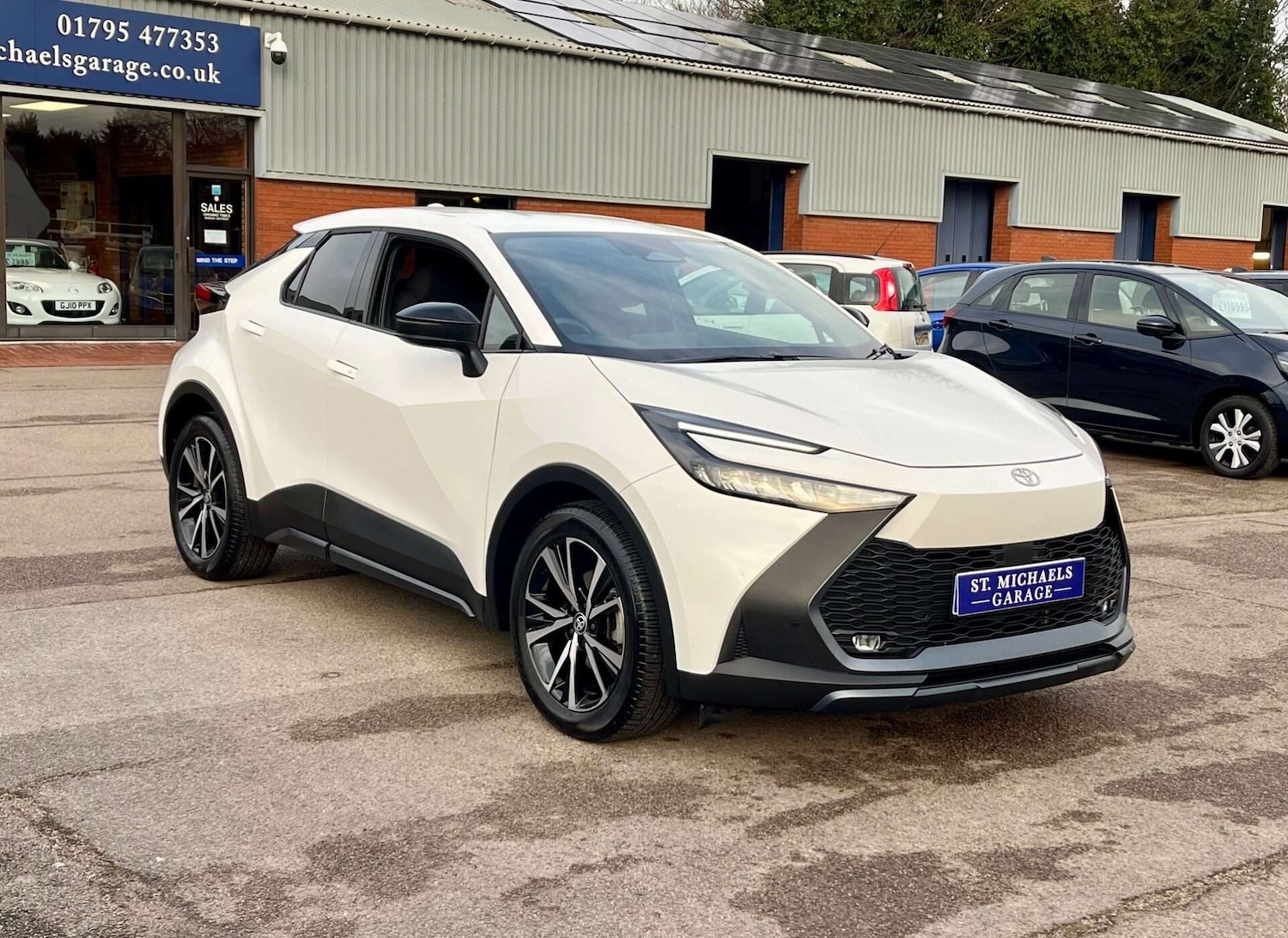 Used Toyota C-HR 2024 for sale - 76905308: Photo 4