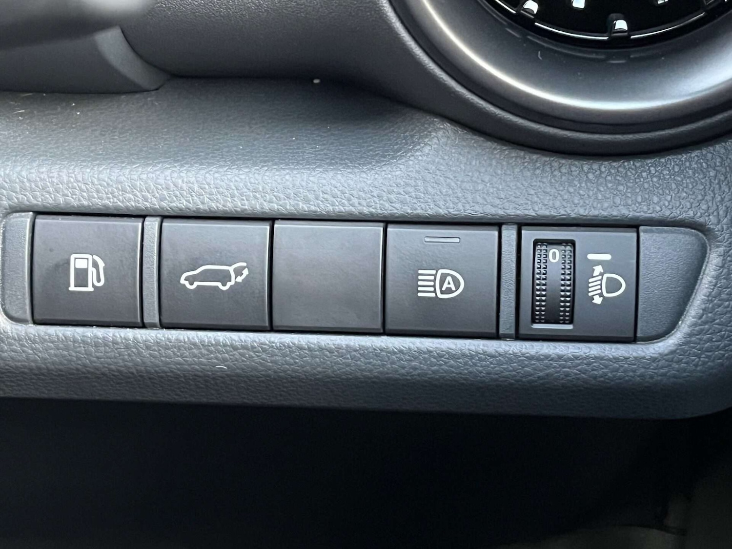 Used Toyota C-HR 2024 for sale - 76905308: Photo 55