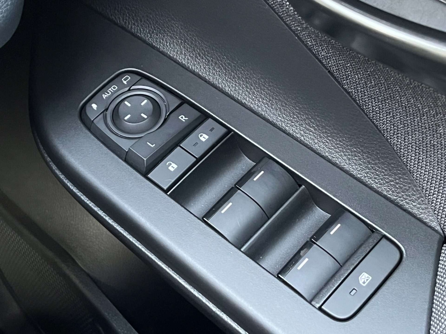 Used Toyota C-HR 2024 for sale - 76905308: Photo 56