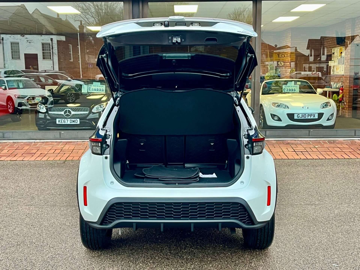 Used Toyota Yaris Cross 2023 for sale - 76905313: Photo 60