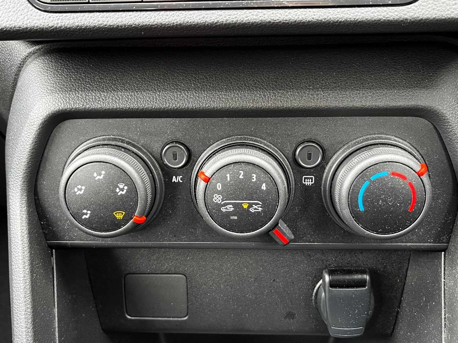 Used Dacia Sandero Stepway 2024 for sale - 76682452: Photo 38