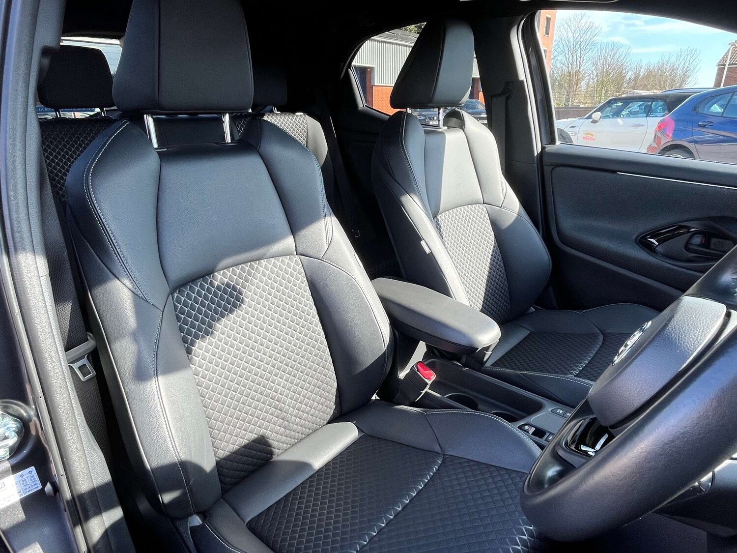 Used Toyota Yaris 2022 for sale - 77667880: Photo 56