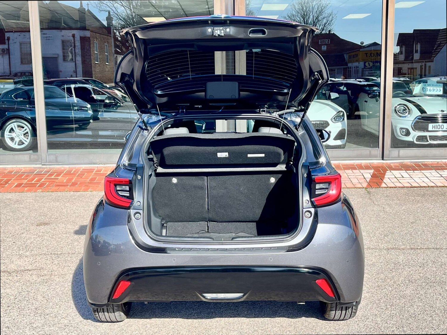 Used Toyota Yaris 2022 for sale - 77667880: Photo 64