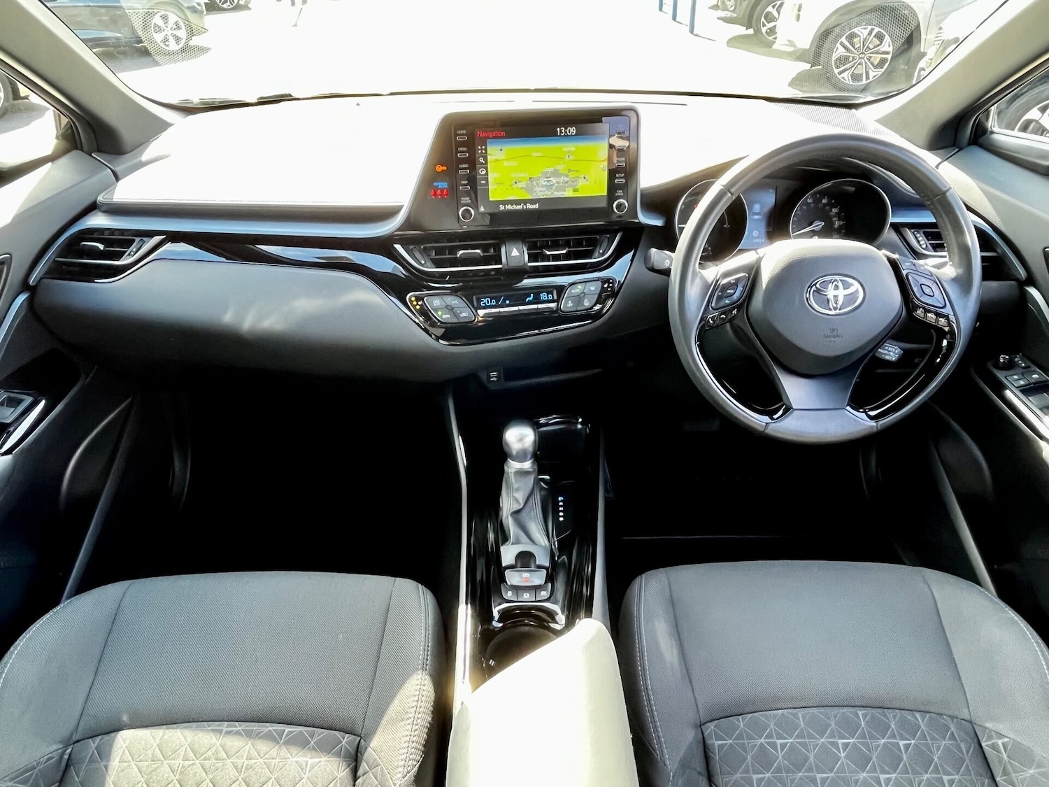 Used Toyota C-HR 2021 for sale - 75995012: Photo 2