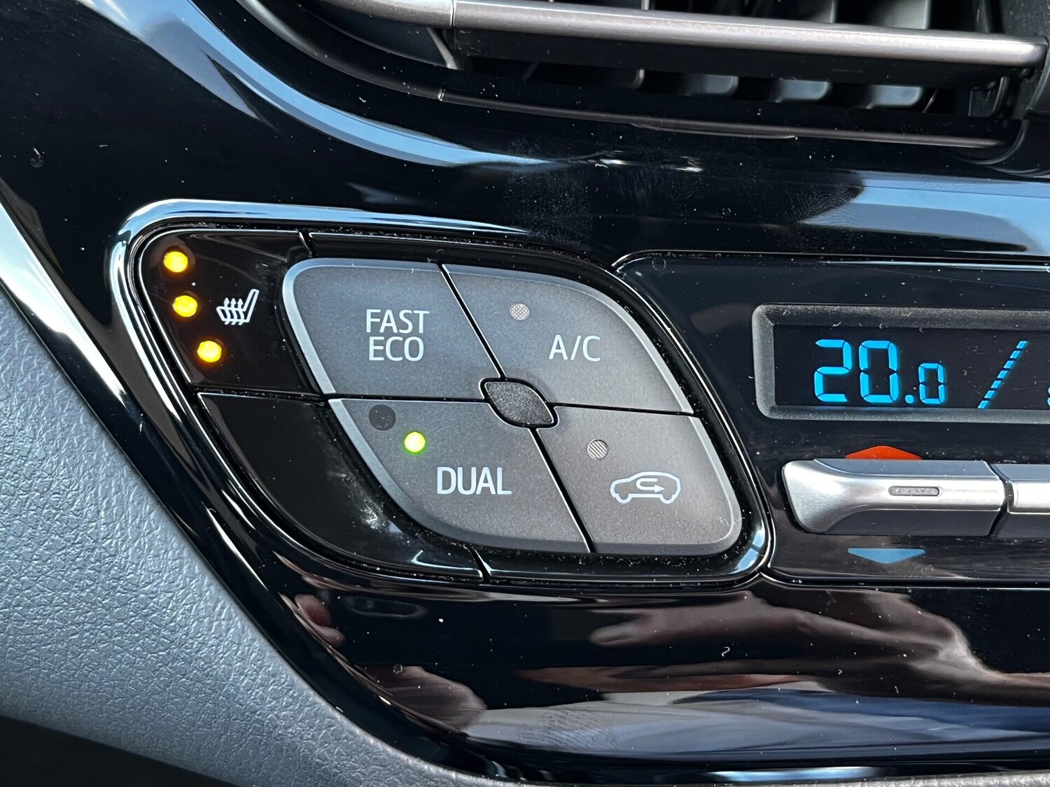 Used Toyota C-HR 2021 for sale - 75995012: Photo 56