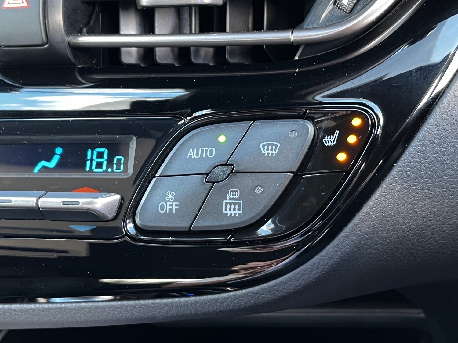 Used Toyota C-HR 2021 for sale - 75995012: Photo 57