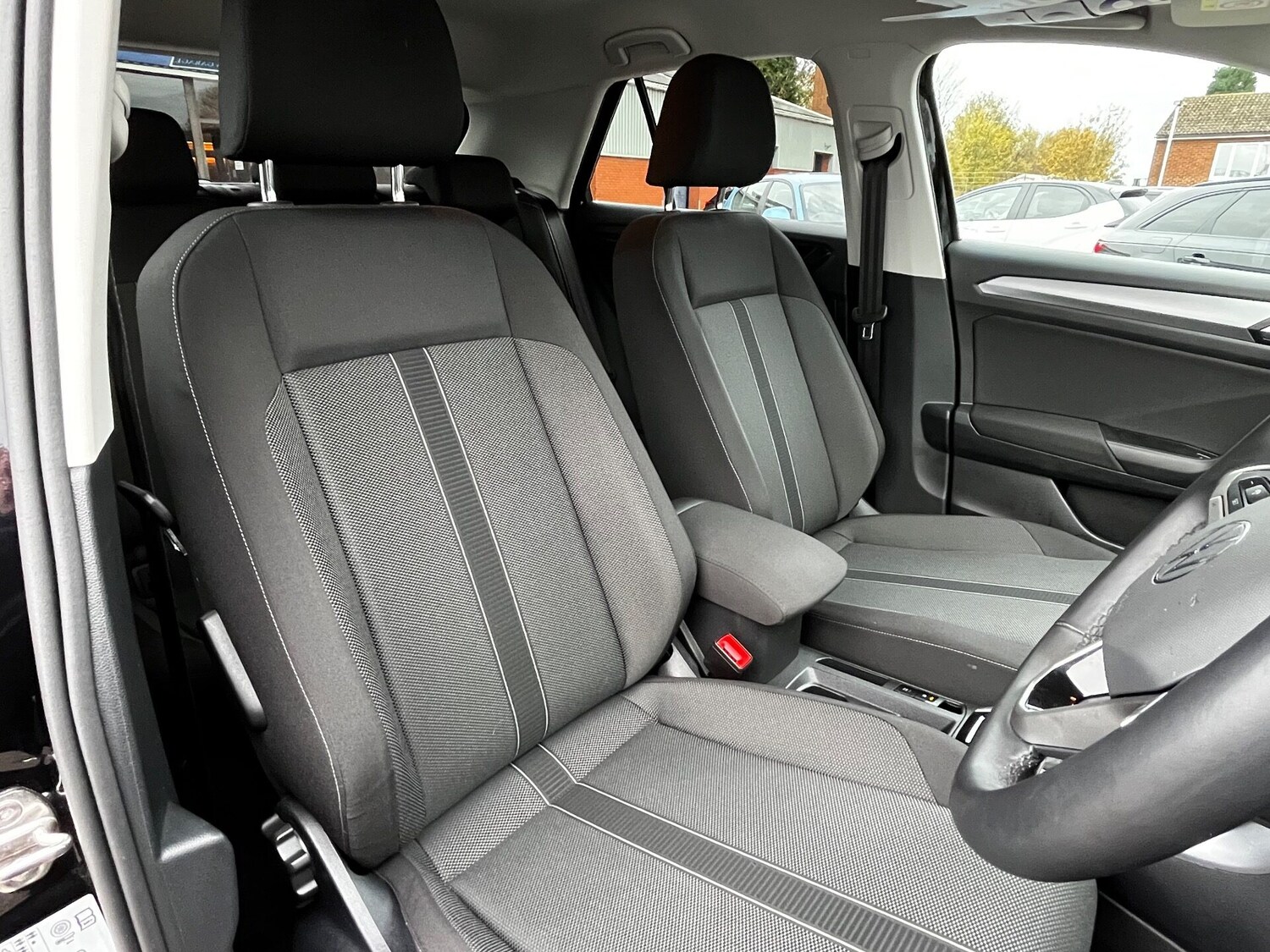 Used Volkswagen T-Roc 2025 for sale - 76588308: Photo 28