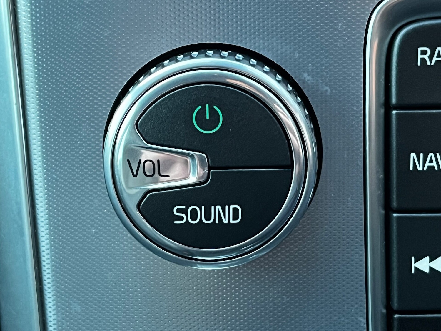 Used Volvo XC60 2017 for sale - 76739406: Photo 39