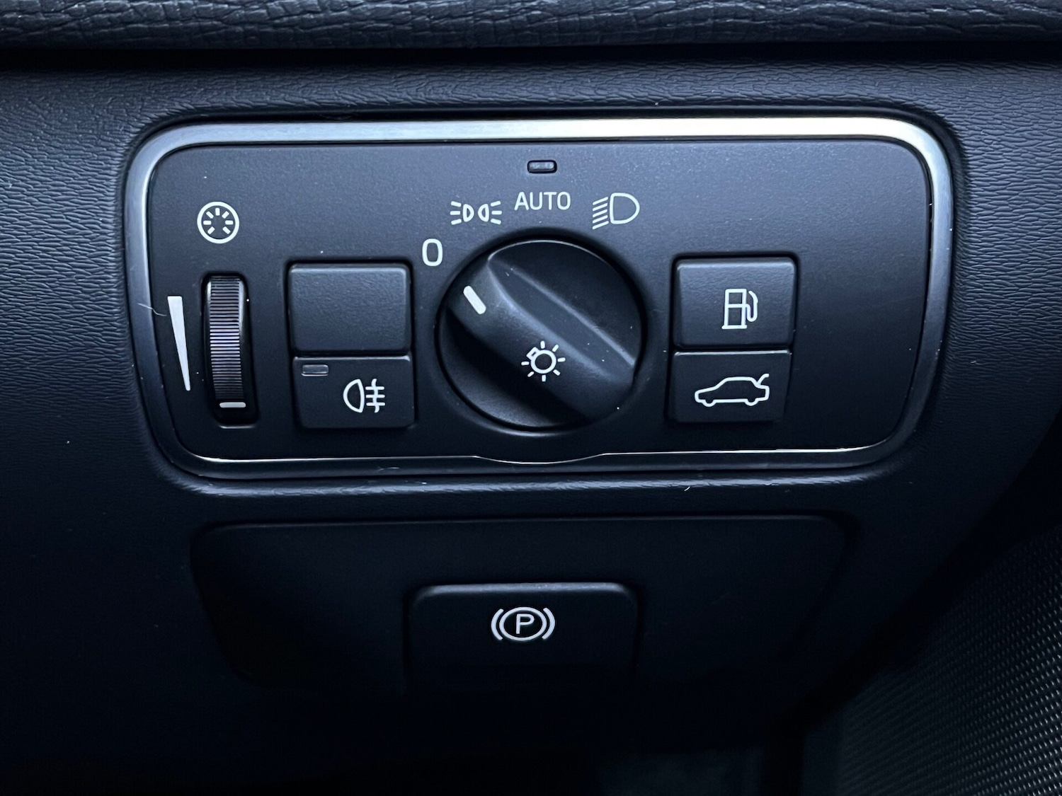 Used Volvo XC60 2017 for sale - 76739406: Photo 50