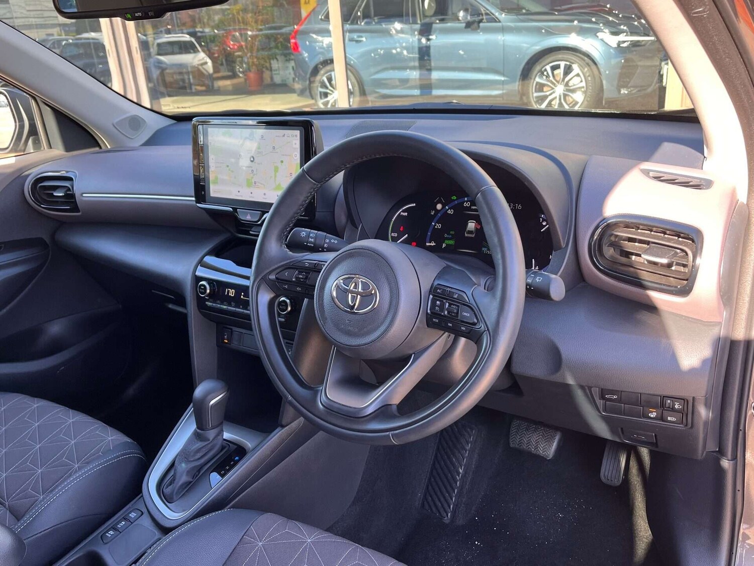 Used Toyota Yaris Cross 2022 for sale - 76957853: Photo 18