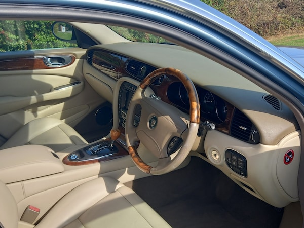 Used Jaguar XJ 2003 for sale - 76293192: Photo 2