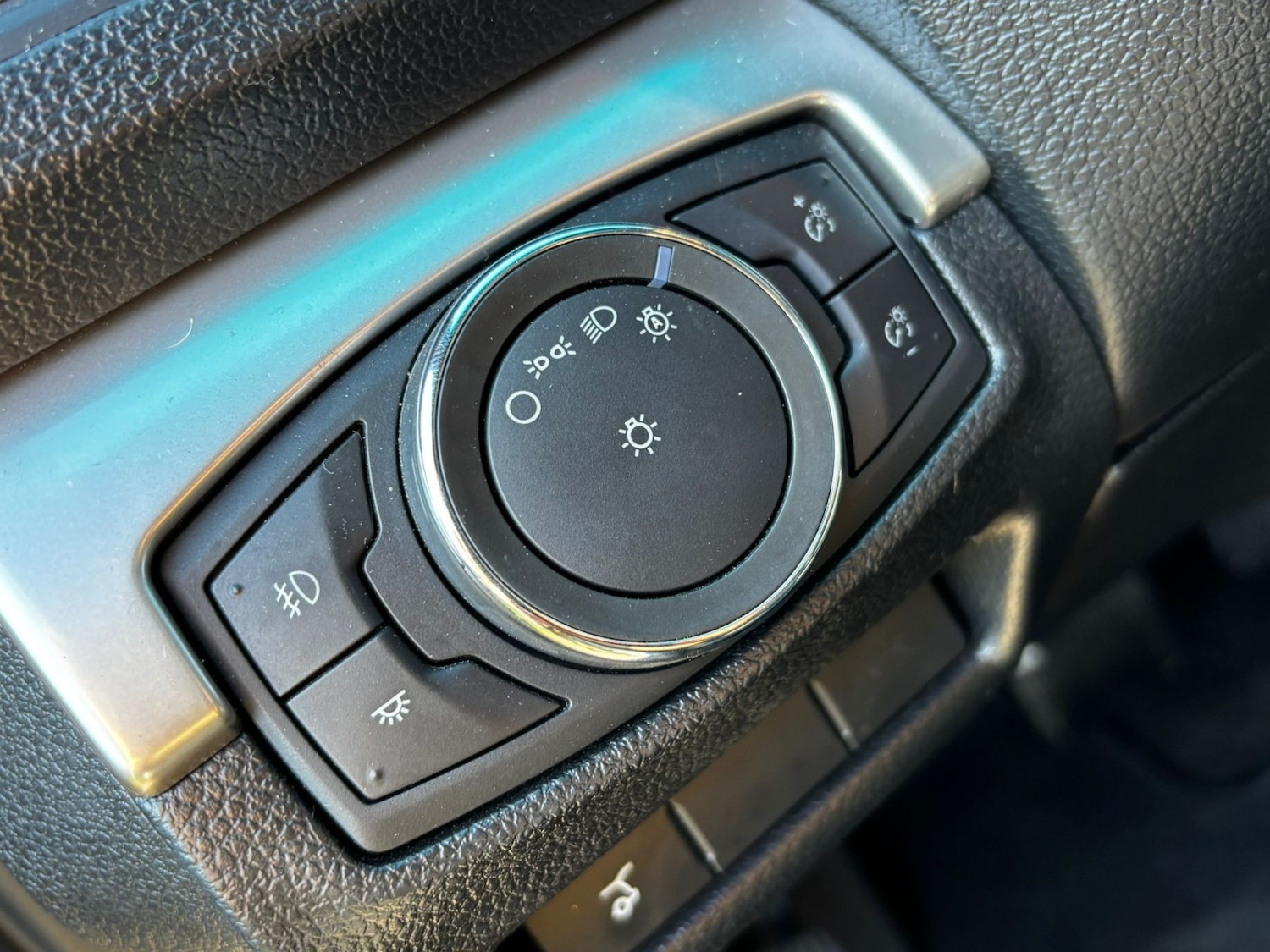 Used Ford Explorer 2017 for sale - 77636987: Photo 36