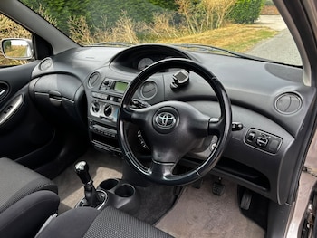 Used Toyota Yaris 2005 for sale - 79395133: Photo