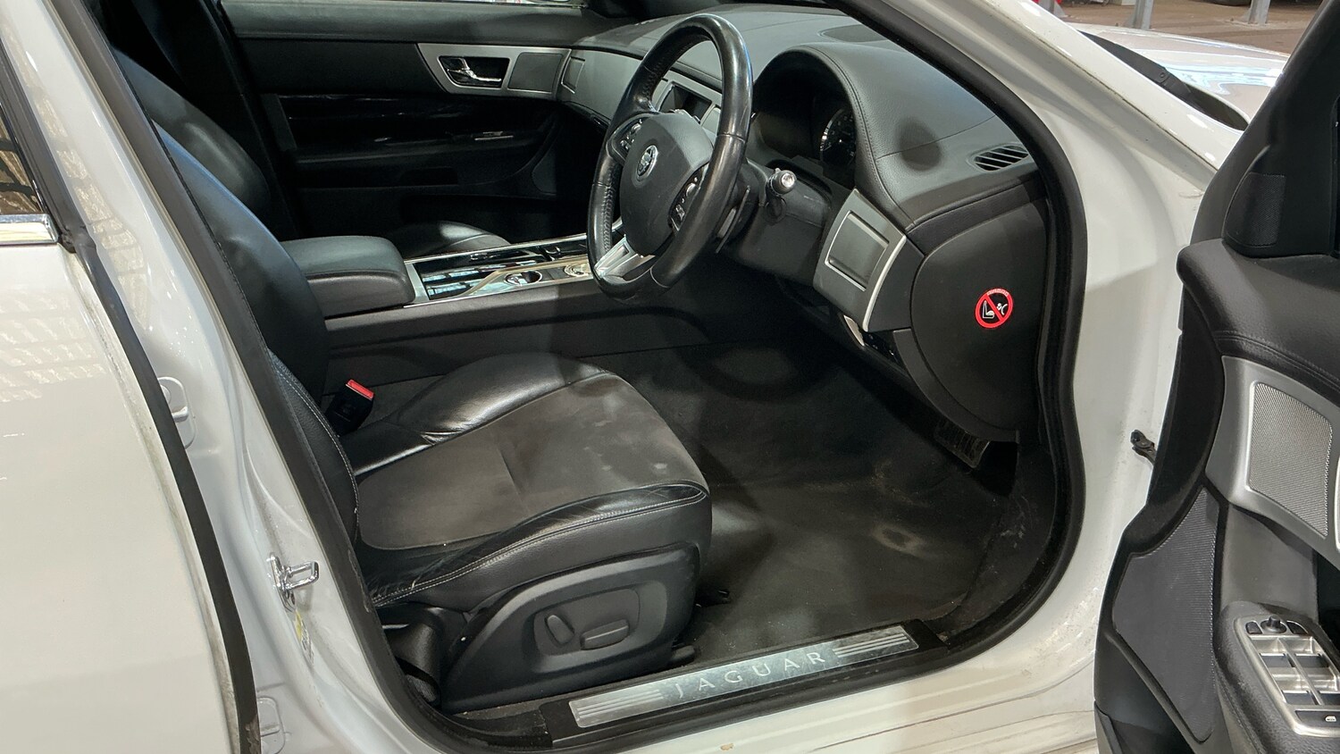 Used Jaguar XF 2013 for sale - 78069816: Photo 7