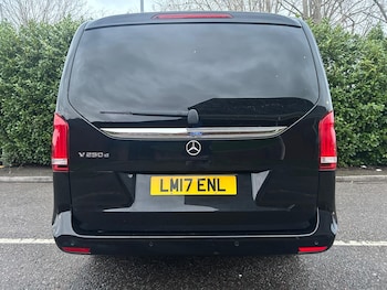 Used Mercedes-Benz V-Class 2017 for sale - 77805050: Photo