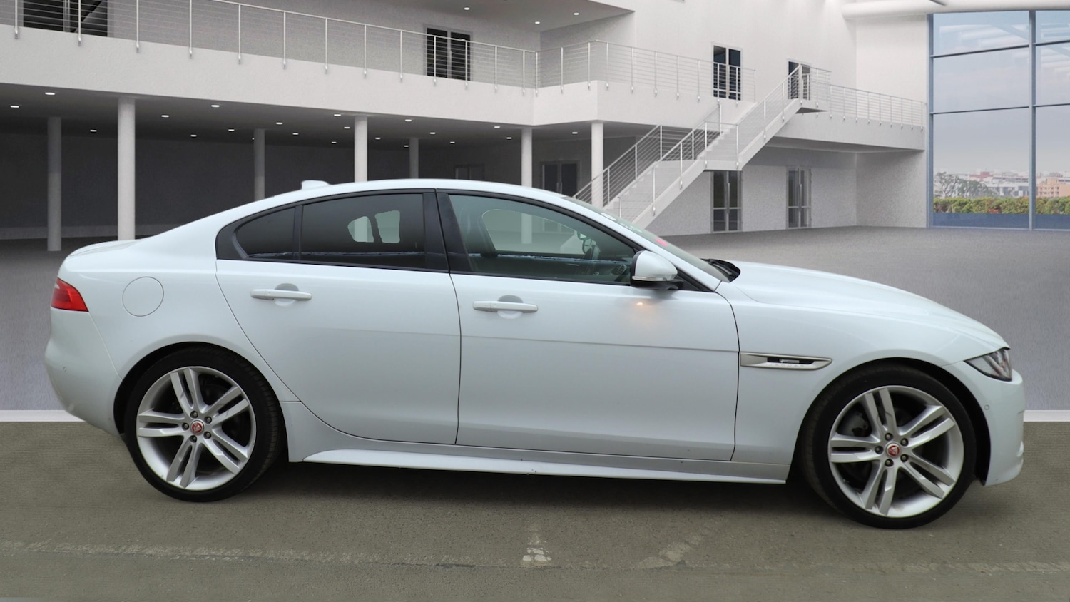 Used Jaguar XE 2017 for sale - 78053676: Photo 4