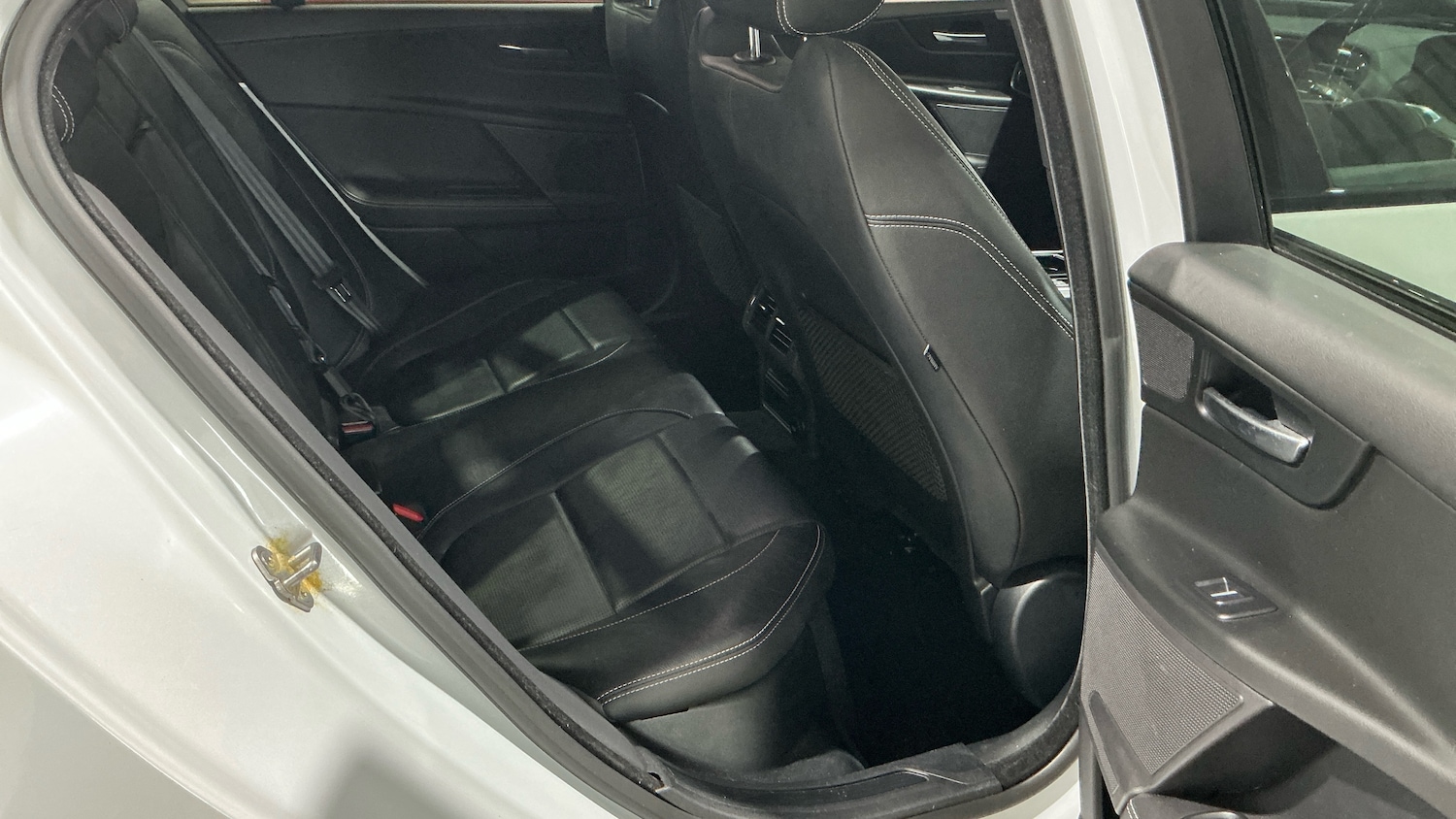 Used Jaguar XE 2017 for sale - 78053676: Photo 6