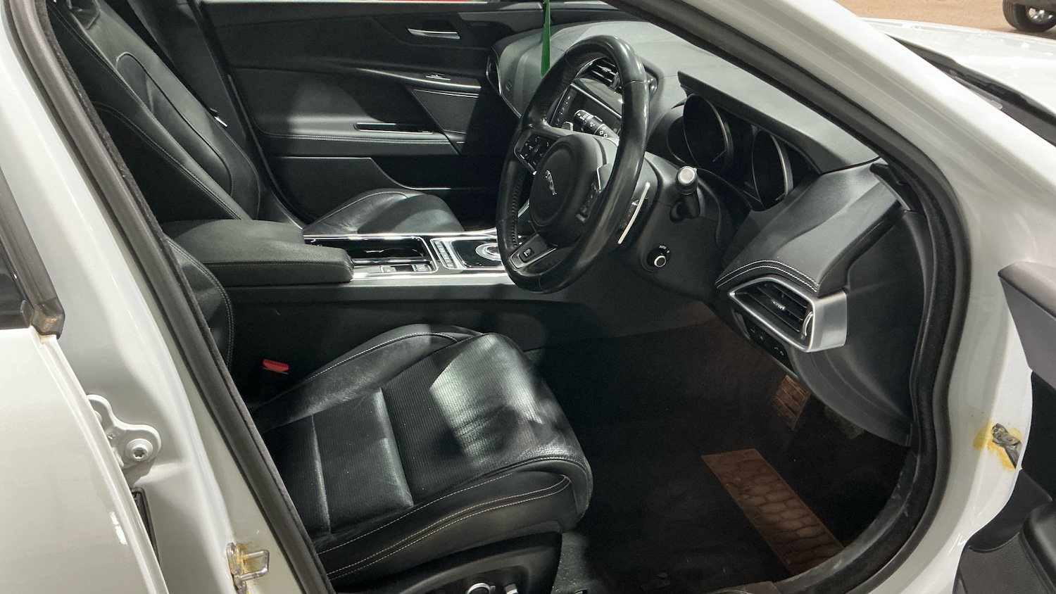 Used Jaguar XE 2017 for sale - 78053676: Photo 7