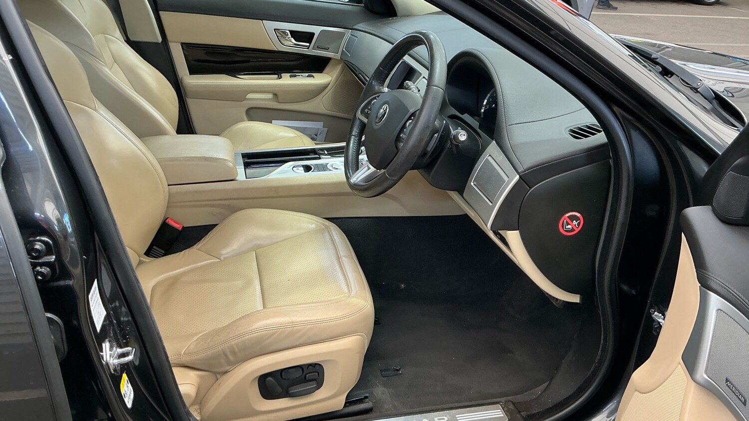 Used Jaguar XF 2014 for sale - 77779585: Photo 9