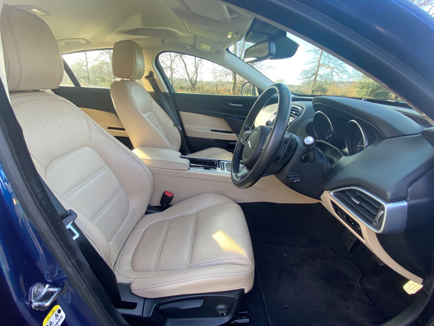 Used Jaguar XE 2015 for sale - 77764051: Photo 17