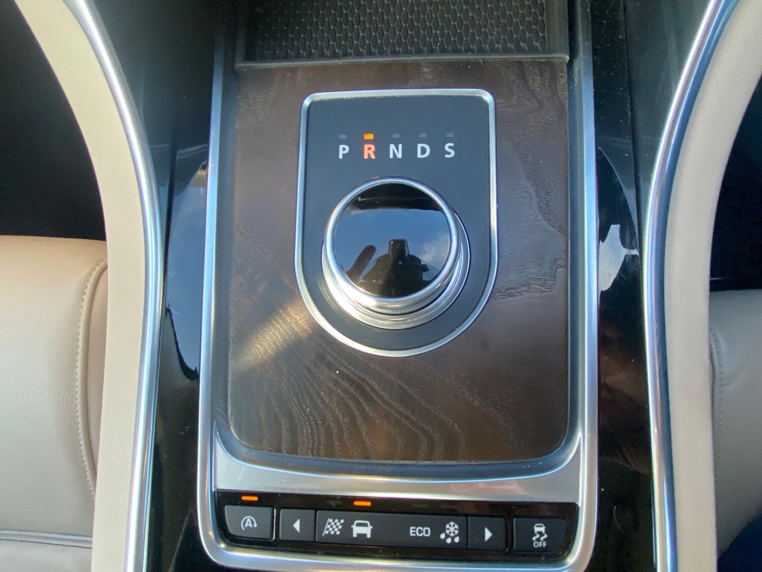 Used Jaguar XE 2015 for sale - 77764051: Photo 25