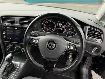 Used Volkswagen Golf 2018 for sale - 76126537: Photo