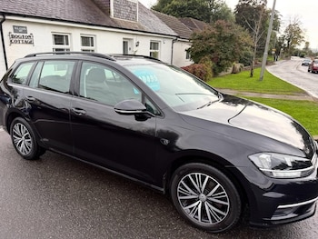 Used Volkswagen Golf 2018 for sale - 76126537: Photo