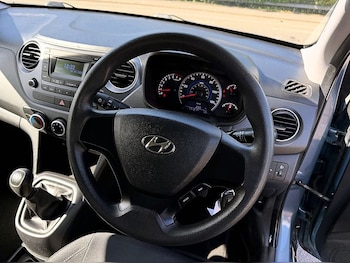 Used Hyundai i10 2019 for sale - 75919528: Photo