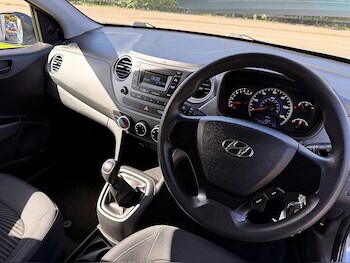 Used Hyundai i10 2019 for sale - 75919528: Photo
