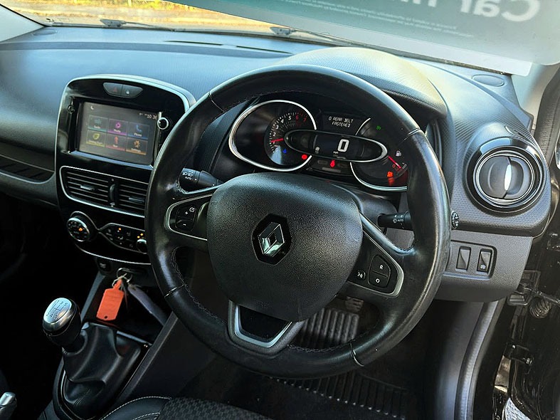 Used Renault Clio 2018 for sale - 76556704: Photo 2