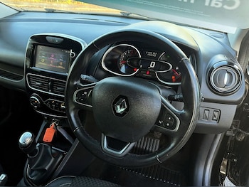 Used Renault Clio 2018 for sale - 76556704: Photo