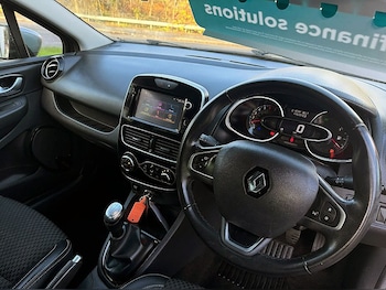 Used Renault Clio 2018 for sale - 76556704: Photo