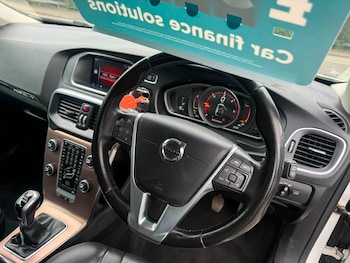 Used Volvo V40 2017 for sale - 79419423: Photo