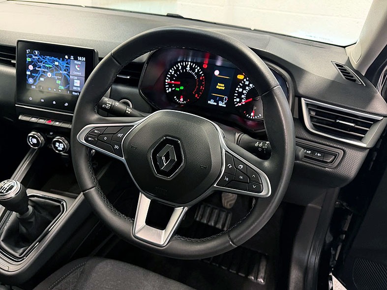 Used Renault Clio 2022 for sale - 76611236: Photo 2