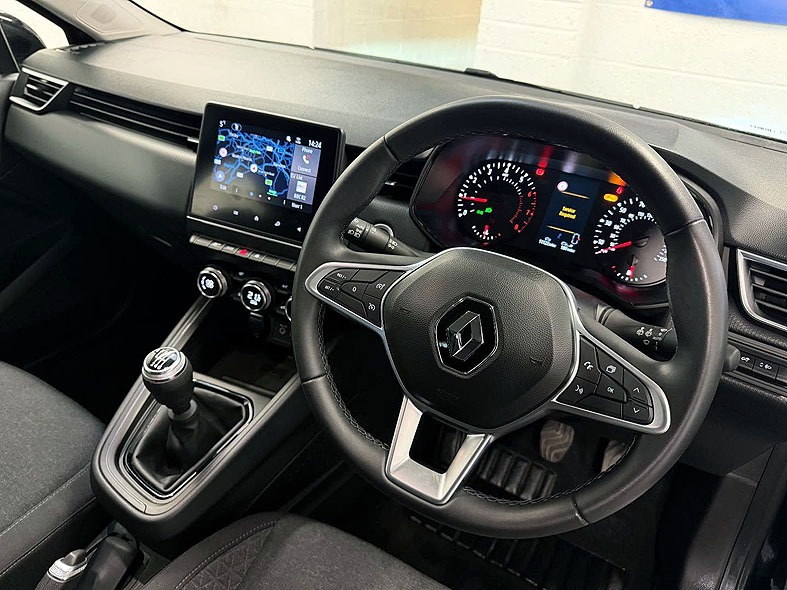 Used Renault Clio 2022 for sale - 76611236: Photo 4