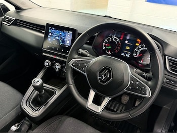 Used Renault Clio 2022 for sale - 76611236: Photo