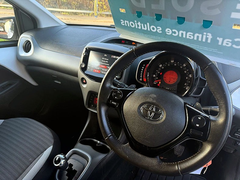 Used Toyota AYGO 2019 for sale - 76611222: Photo 2