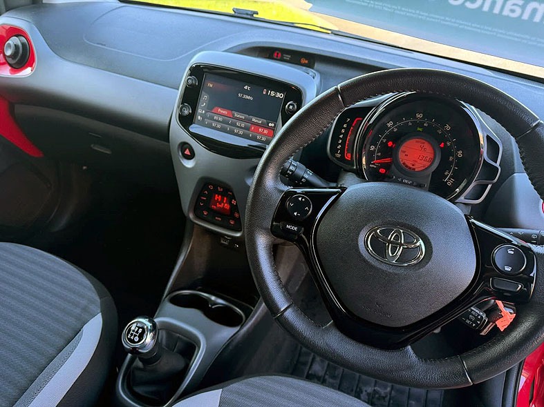 Used Toyota AYGO 2019 for sale - 77543860: Photo 2