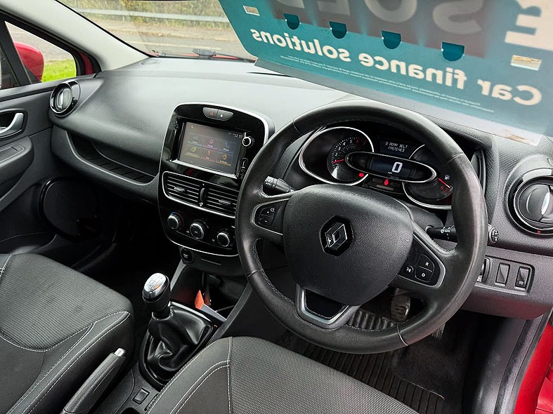 Used Renault Clio 2017 for sale - 76477554: Photo 2
