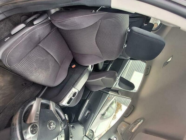 Used Toyota Prius+ 2019 for sale - 76313326: Photo 24
