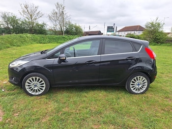 Used Ford Fiesta 2015 for sale - 78257537: Photo