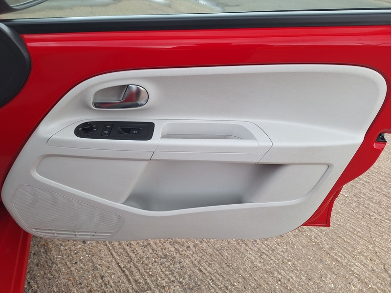 Used Volkswagen up! 2013 for sale - 76224146: Photo 18