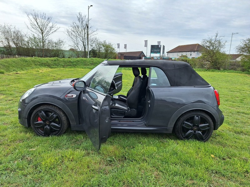 Used MINI Convertible 2018 for sale - 78083767: Photo 4