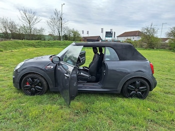 Used MINI Convertible 2018 for sale - 78083767: Photo